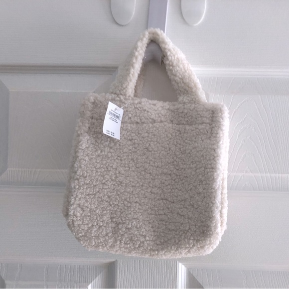 BNWT American Eagle Sherpa Purse - Picture 2 of 5